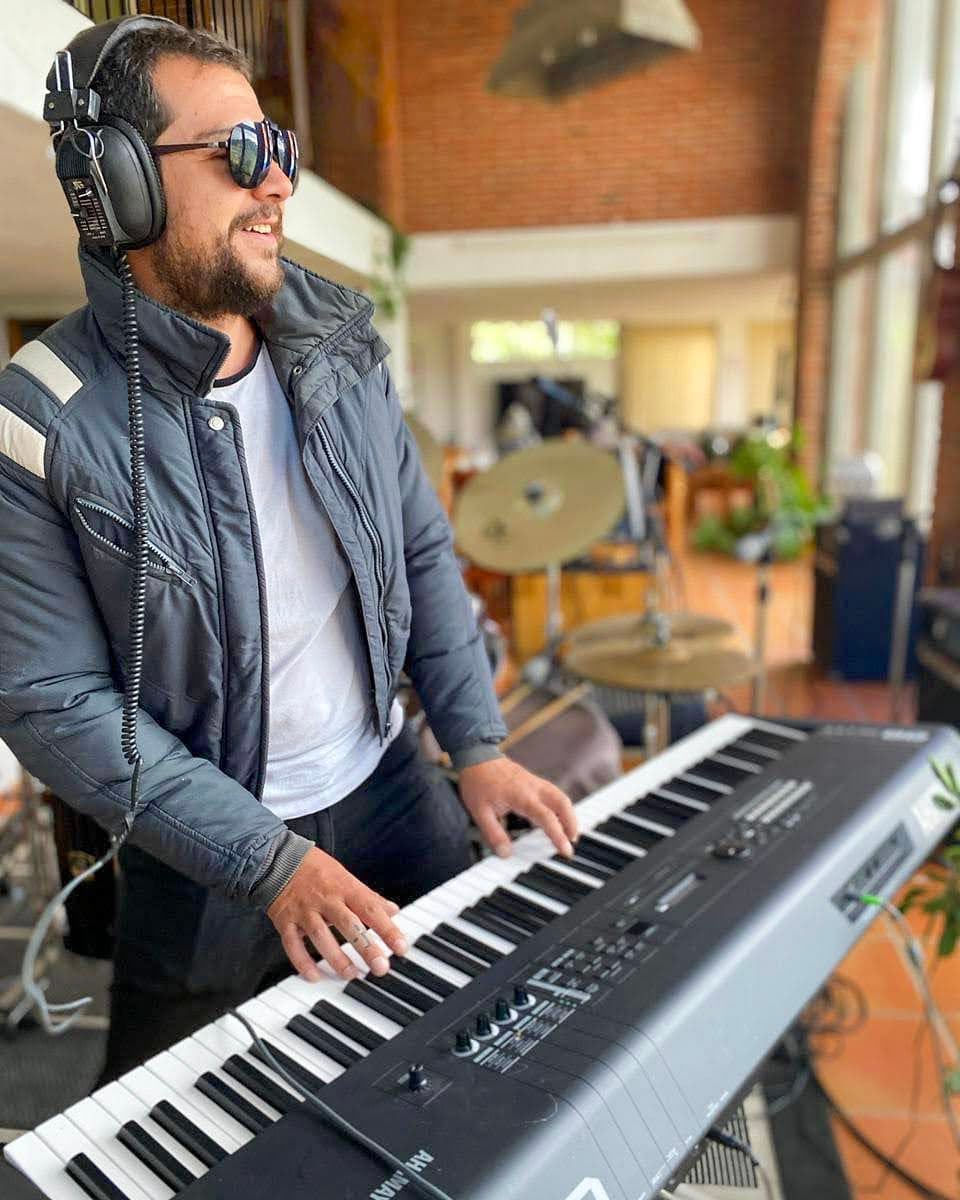 Portrait of Alejandro Ortiz, founder and creative director of Under Supervision — also known as pichhhardo, electronic music producer on El Barco Records.